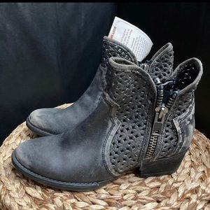 Circle G NWT Ankle Boots